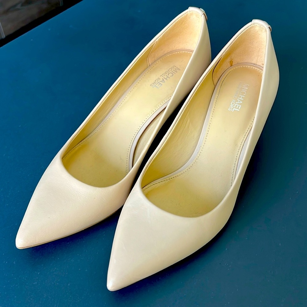Michael Michael Kors nude pointy toe pump